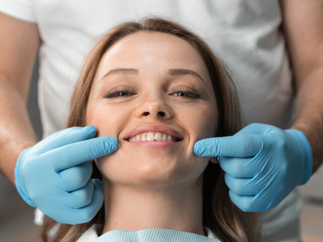 قوة تغيير الابتسامة: فن تصميم السعادة