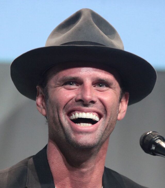 walton goggins teeth