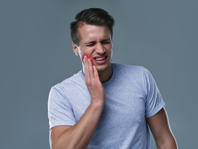 Diş Kesiminden Sonra Geçmeyen Ağrı Nedir? Neden Olur?