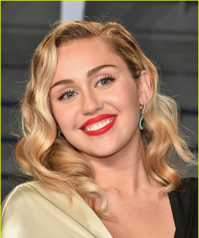 miley cyrus teeth