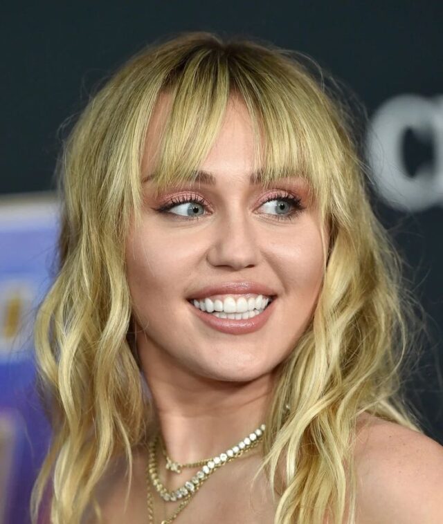 miley cyrus teeth