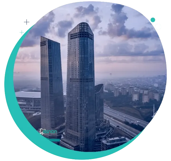 Esnan Dental Clinics'in İstanbul Sarıyer Seyrantepe'de yer alan ve modern altyapısıyla hizmet veren Skyland şubesi diş hastanesinin dış cephe görünümü.